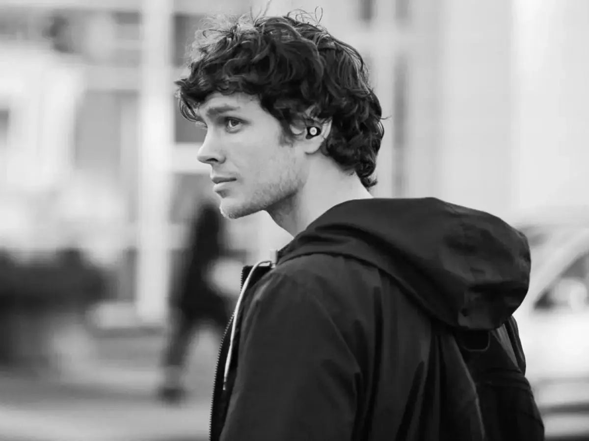 ADHDと騒音過敏：耳栓の着用が役立つ理由 - dBud日本公式サイト｜ディーバッド ジャパン